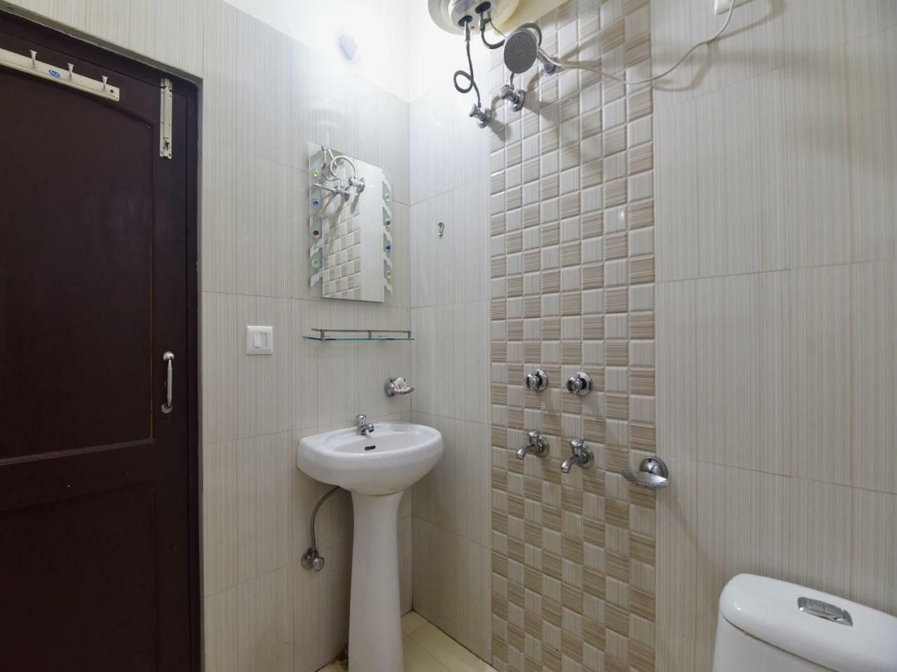 Oyo 28027 Hotel Dhruv Mandi Extérieur photo