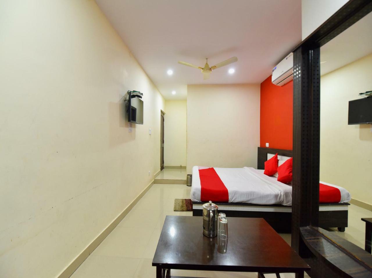 Oyo 28027 Hotel Dhruv Mandi Extérieur photo
