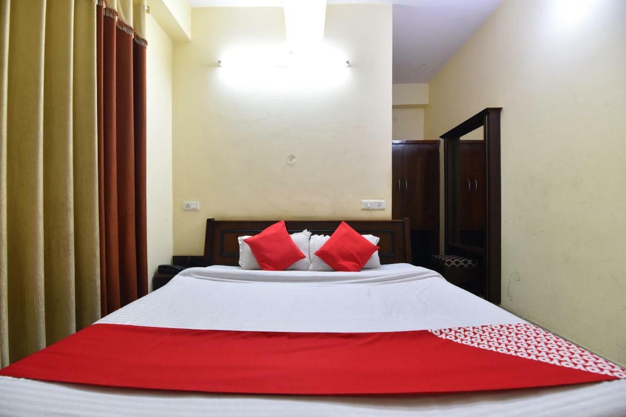 Oyo 28027 Hotel Dhruv Mandi Extérieur photo