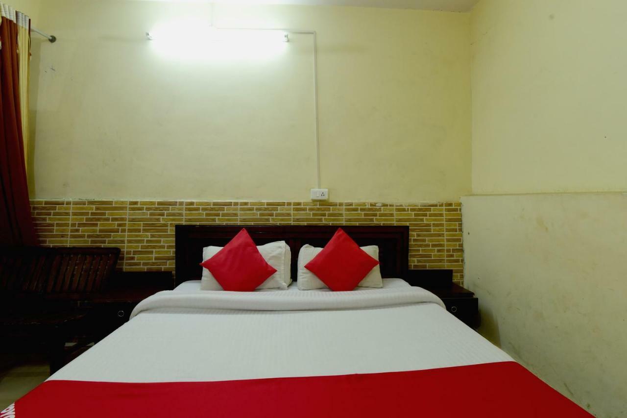 Oyo 28027 Hotel Dhruv Mandi Extérieur photo