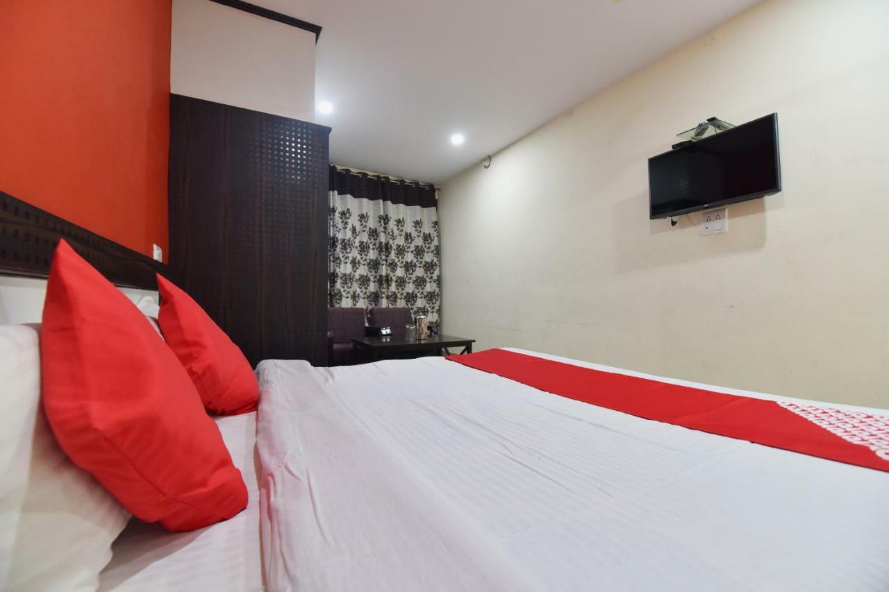Oyo 28027 Hotel Dhruv Mandi Extérieur photo